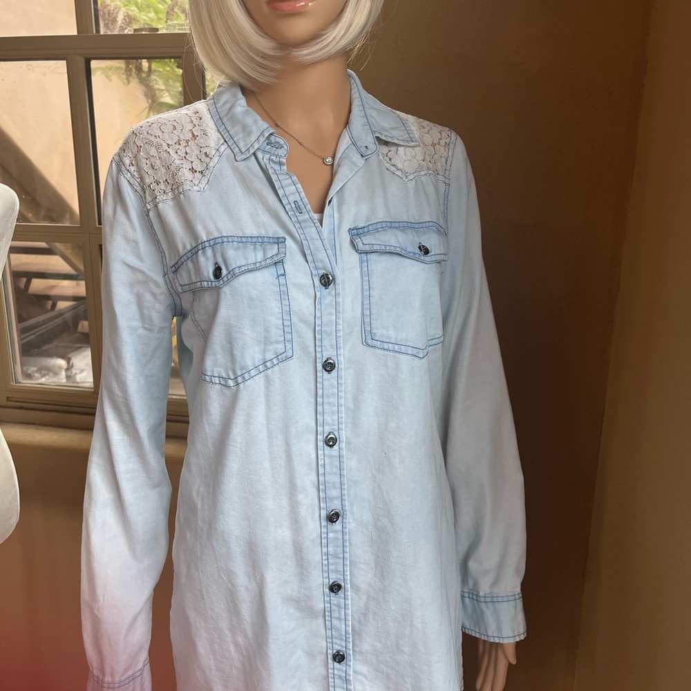 Cute Forever 21 light chambray button front shirt